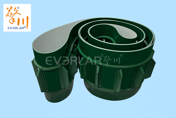 綠色PVC輸送帶加擋板雙導(dǎo)條精準(zhǔn)導(dǎo)向防掉落化工建材涂裝線(xiàn)工業(yè)皮帶